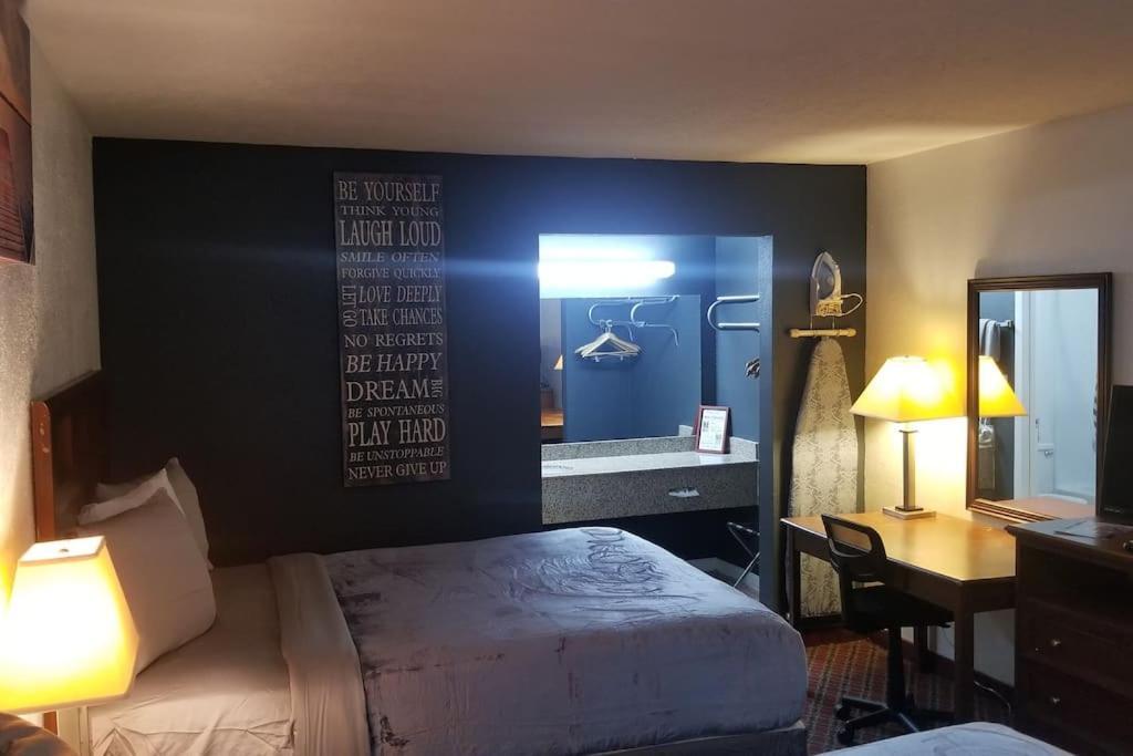 Hotel 2 Queen Beds Hotel Room 226 Booking Stillwater Eksteriør bilde